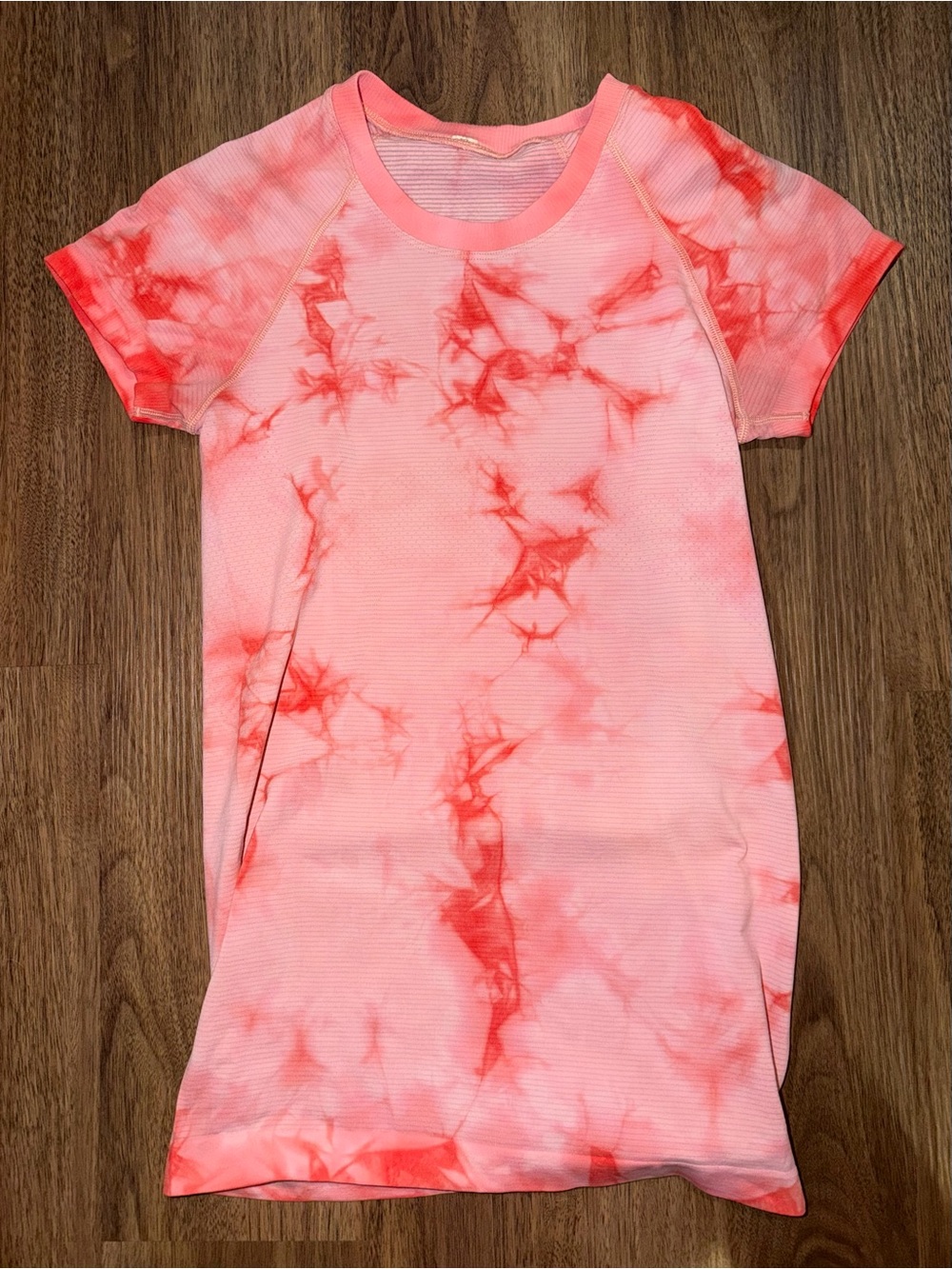 Lululemon Swiftly Tech Short Sleeve in Marble Dye Raspberry Cream Size 4